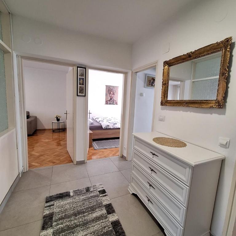 Apartman Bulevar Banjaluka - Apartman sa 2 Spavaće Sobe - 1