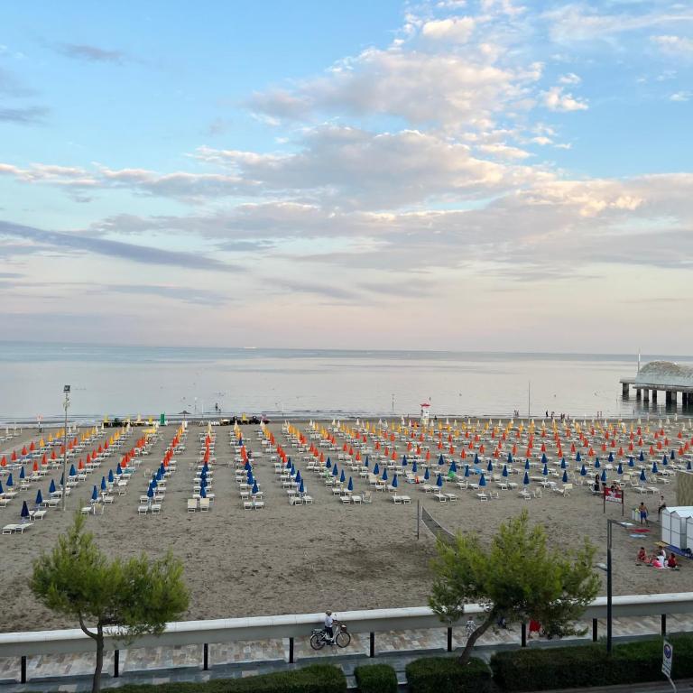 Scenografico fronte mare, 5 piano con terrazzo e P privato - Appartamento con 2 Camere da Letto - 20