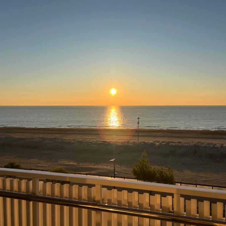 Stupenda vista mare, 10m dalla spiaggia, 8 piano e P privato - Two-Bedroom Apartment with Sea View - 21