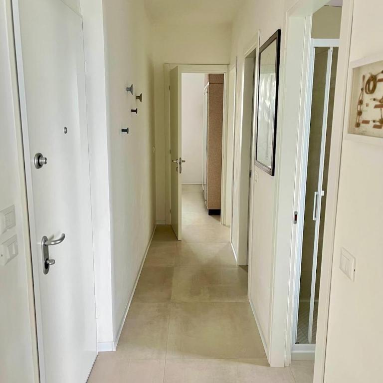 Stupenda vista mare, 10m dalla spiaggia, 8 piano e P privato - Two-Bedroom Apartment with Sea View - 15