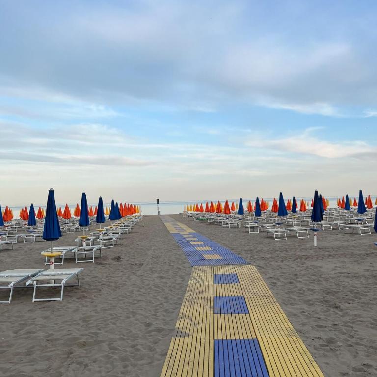 Stupenda vista mare, 10m dalla spiaggia, 8 piano e P privato - Two-Bedroom Apartment with Sea View - 26