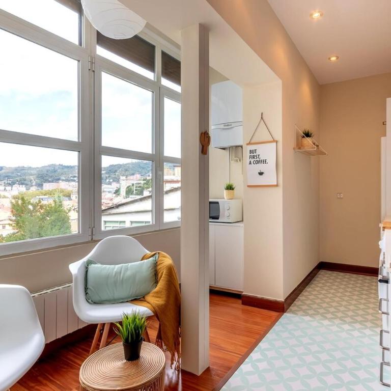 ACOGEDOR Y CON VISTAS - Casco Viejo & Parking - Two-Bedroom Apartment - 2