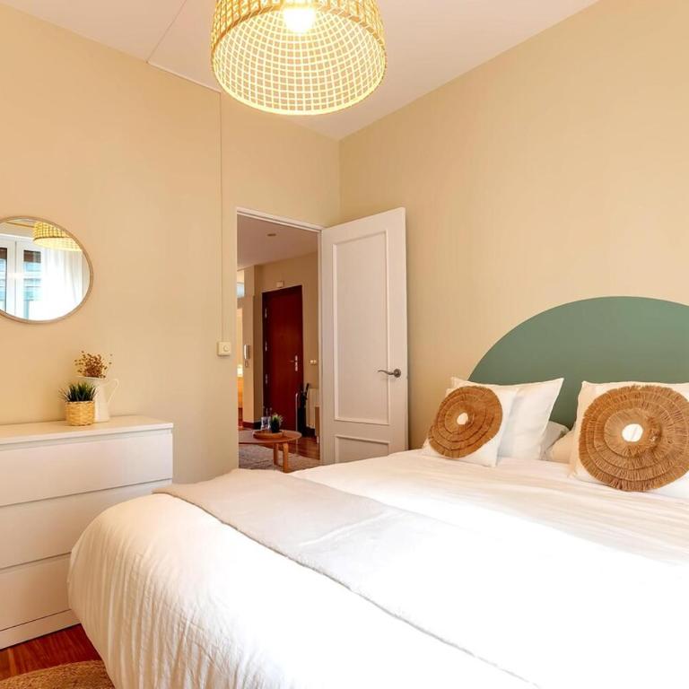 ACOGEDOR Y CON VISTAS - Casco Viejo & Parking - Two-Bedroom Apartment - 4