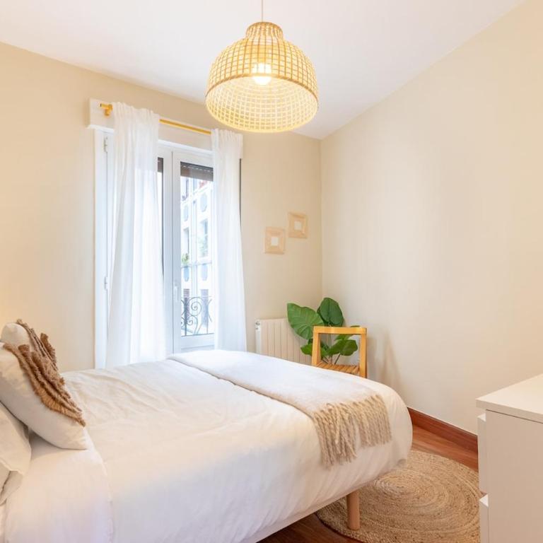 ACOGEDOR Y CON VISTAS - Casco Viejo & Parking - Two-Bedroom Apartment - 26