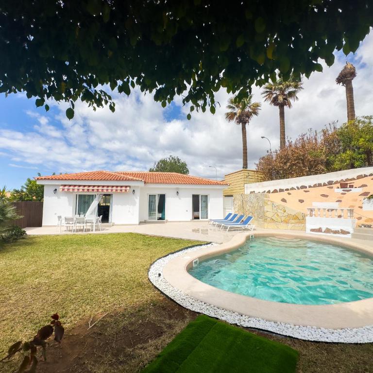 Fully refurbished Private 3BR Villa Heated Pool - Casa Vacacional de 3 dormitorios - 100