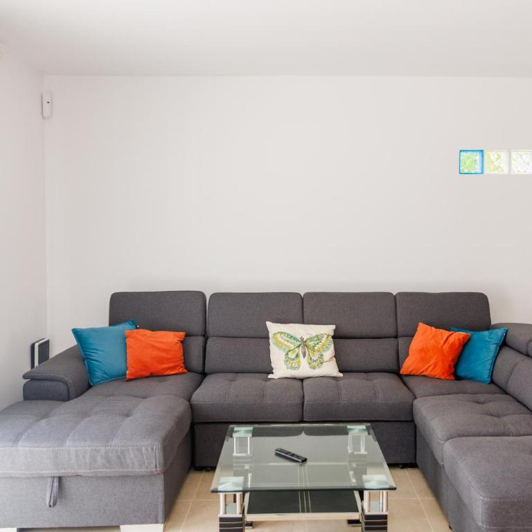 Fully refurbished Private 3BR Villa Heated Pool - Casa Vacacional de 3 dormitorios - 60