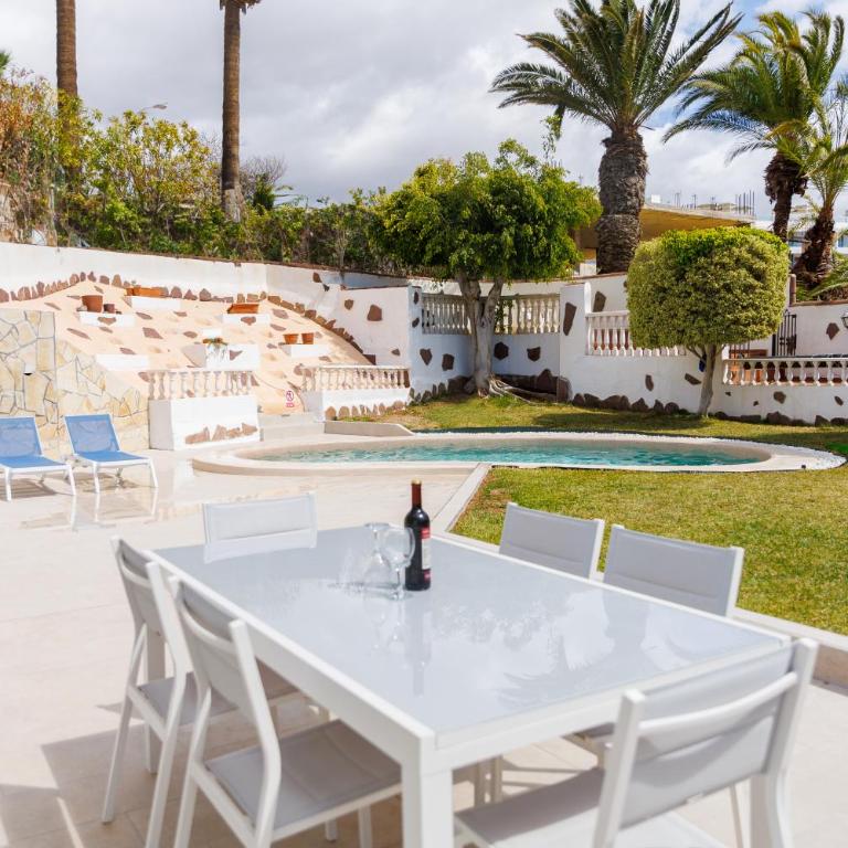 Fully refurbished Private 3BR Villa Heated Pool - Casa Vacacional de 3 dormitorios - 64