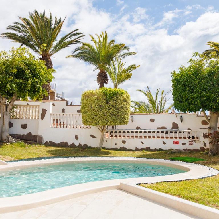 Fully refurbished Private 3BR Villa Heated Pool - Casa Vacacional de 3 dormitorios - 86