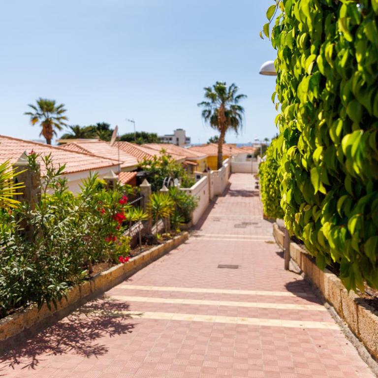 Fully refurbished Private 3BR Villa Heated Pool - Casa Vacacional de 3 dormitorios - 79