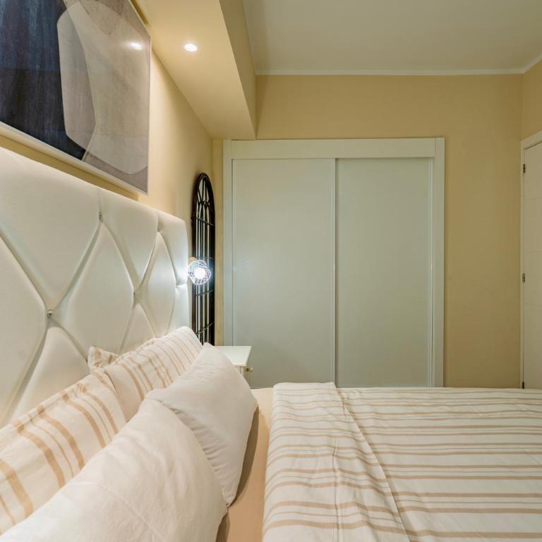 Apartamento con terraza en primera línea El Duque, Altamira - One-Bedroom Apartment - 20