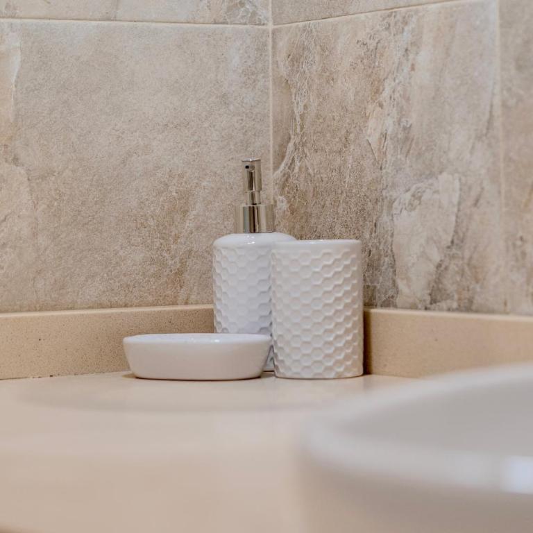 Apartamento con terraza en primera línea El Duque, Altamira - One-Bedroom Apartment - 10