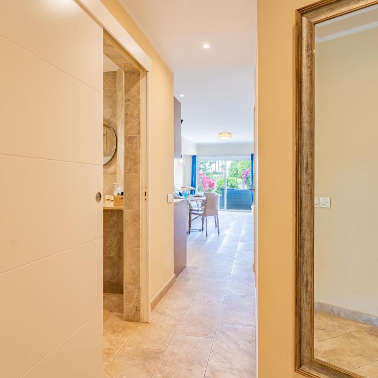 Apartamento con terraza en primera línea El Duque, Altamira - One-Bedroom Apartment - 17