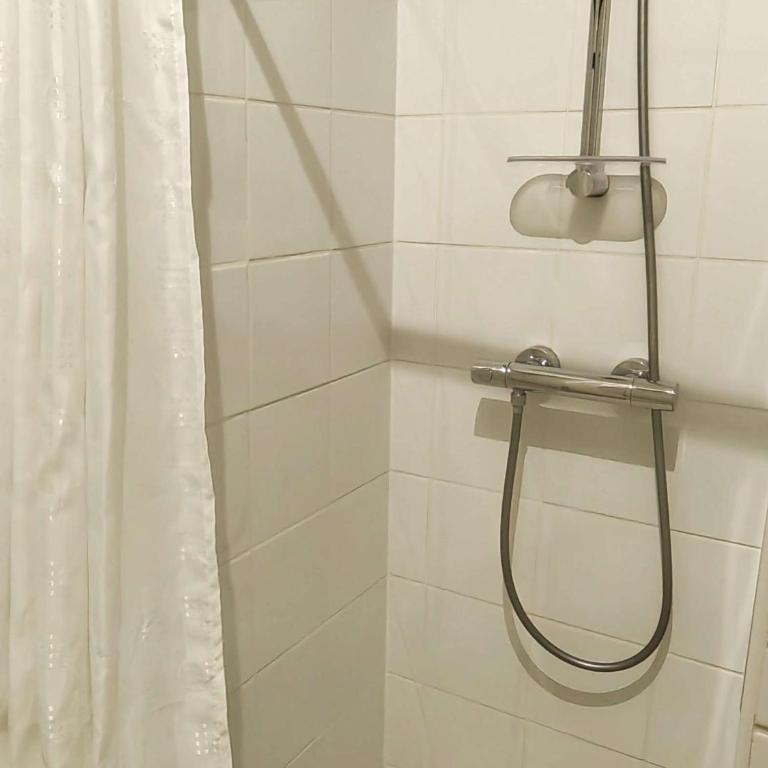Villa mitoyenne climatisée avec piscine, 4 pers, parking - FR-1-607-210 - Appartamento - 13