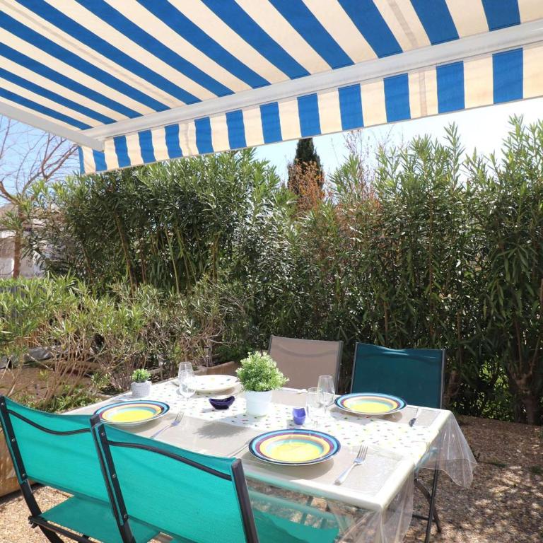 Studio Cabine 4 pers RDC avec Piscines, Terrasse, Proche Mer et Commerces - FR-1-307-36 - Studio - 1