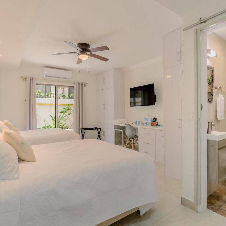 Cancun Hotel Zone -2 BR Beachfront, Bright and Spacious - Two-Bedroom Apartment - 7