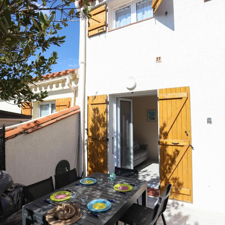 Saint Cyprien jolie maison climatisee avec une grande terrasse - Vacation Home - 1