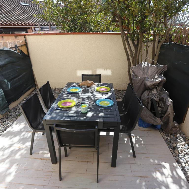 Saint Cyprien jolie maison climatisee avec une grande terrasse - Vacation Home - 2