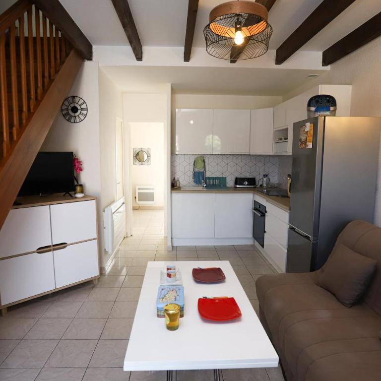 Saint Cyprien jolie maison climatisee avec une grande terrasse - Vacation Home - 5