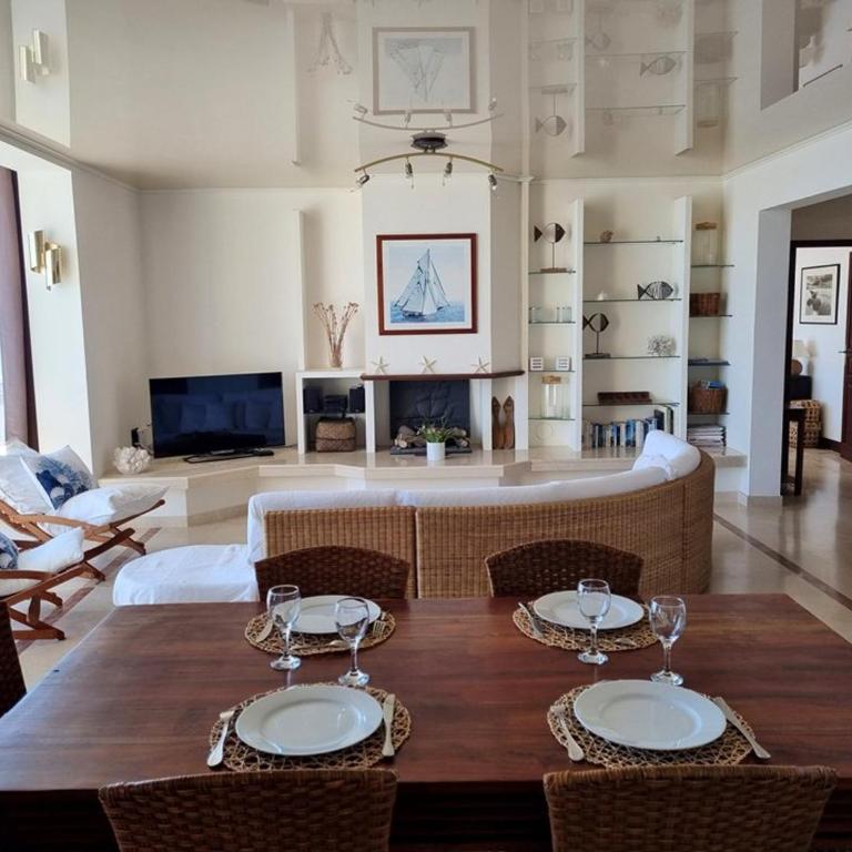 Grand appartement climatisé avec terrasses, vue mer, parking et WIFI - FR-1-335-173 - Apartment - 3