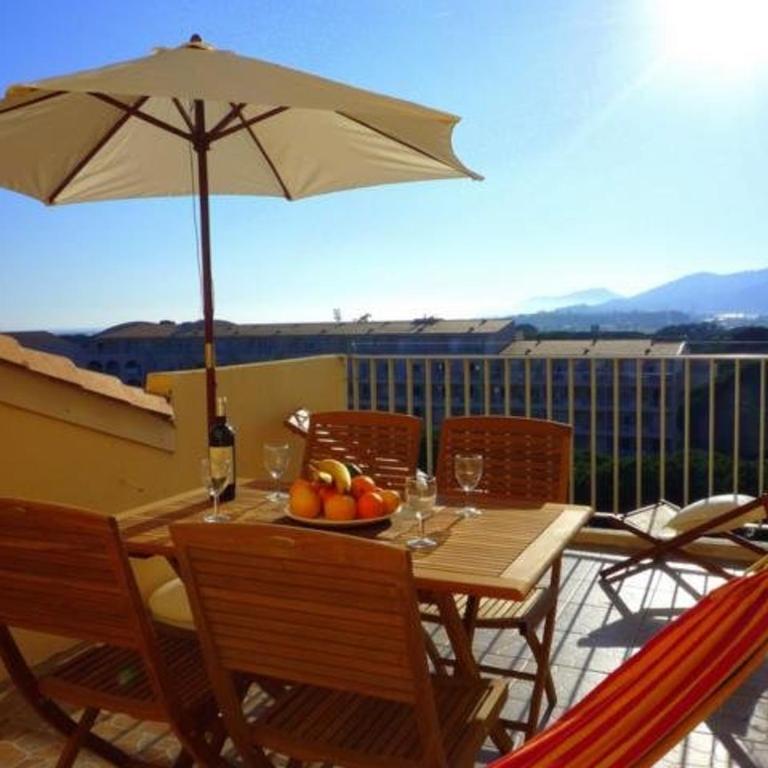 Grand appartement climatisé avec terrasses, vue mer, parking et WIFI - FR-1-335-173 - Apartment - 7