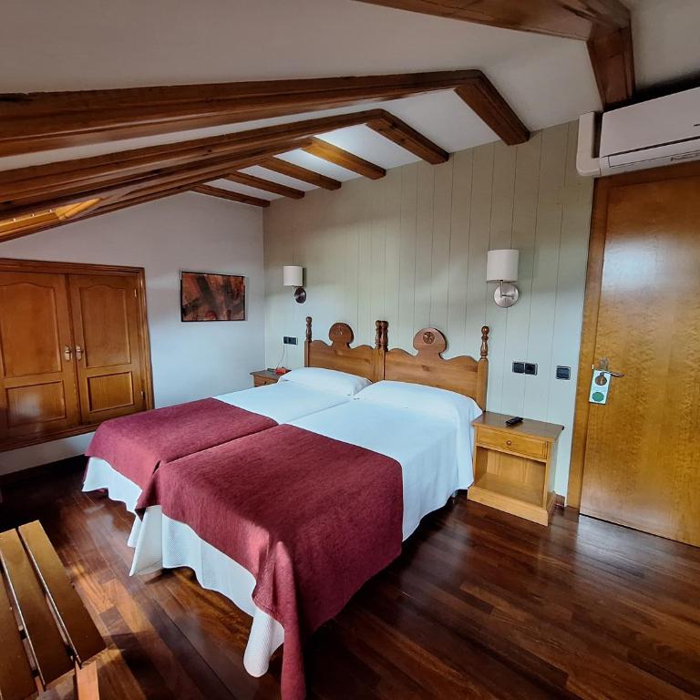 Hotel Aragüells - Habitación Doble - 2 camas - Exterior Buhardilla - 6