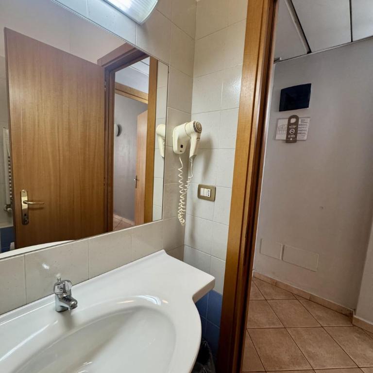 Miramonti Simple Stay - Camera Budget Matrimoniale/Doppia con Letti Singoli - 11