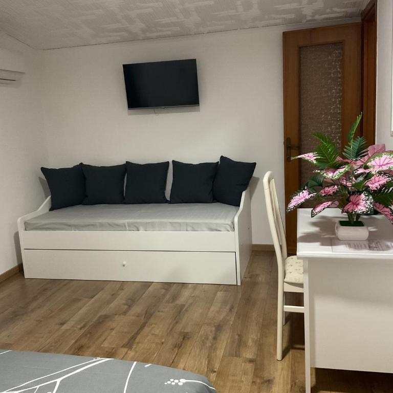 B&B Airport and go - Camera Matrimoniale con Bagno Privato - 12