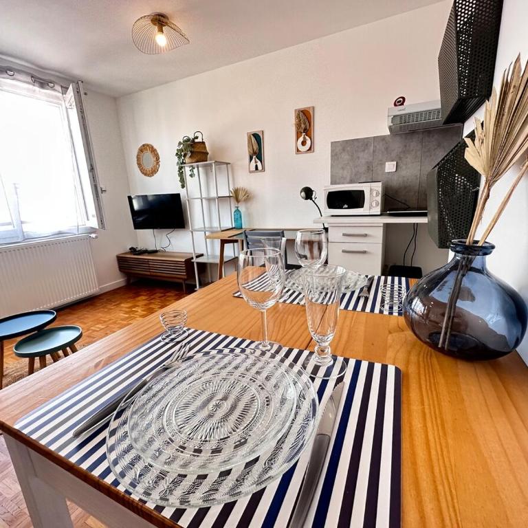 La suite des 3 piliers studio avec parking privé - Appartement 1 Chambre - 3
