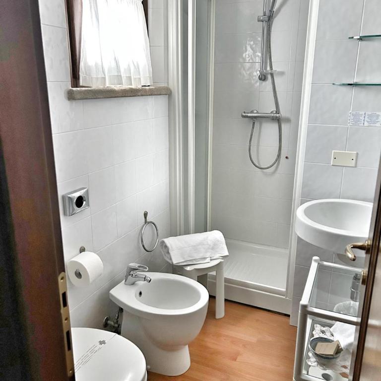 Arca Hotel - Camera Matrimoniale con Bagno Privato - 1