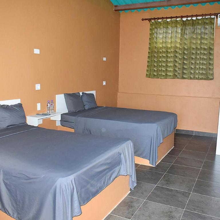 The Lookout Beach Hotel - Superior Family Room - 1
