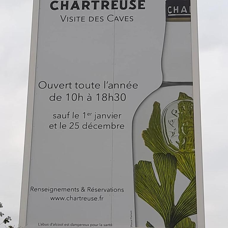 Voiron grande maison - Three-Bedroom House - 2