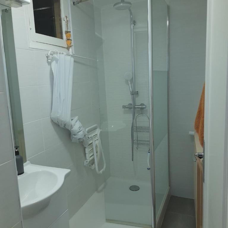 Voiron grande maison - Three-Bedroom House - 9
