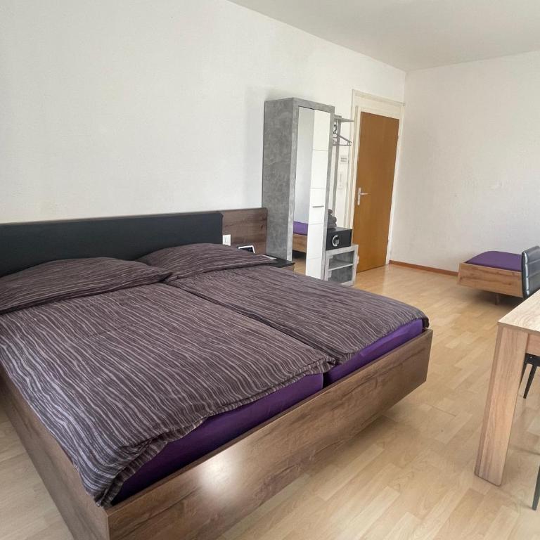 Walters Hostel Interlaken - Chambre Double ou Lits Jumeaux avec Salle de Bains Commune - 4