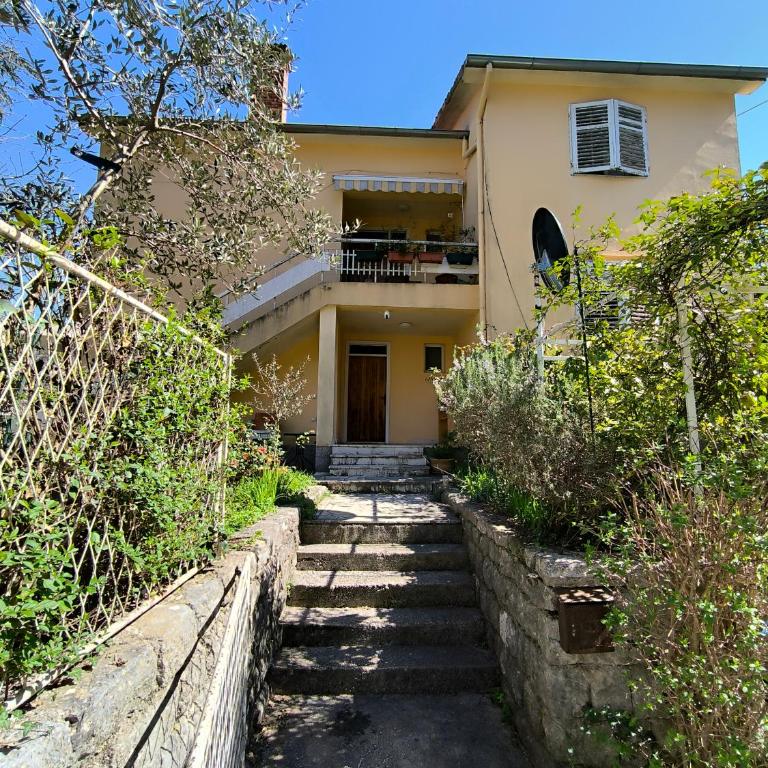 Linden Apartment - Three-Bedroom Apartment - 1