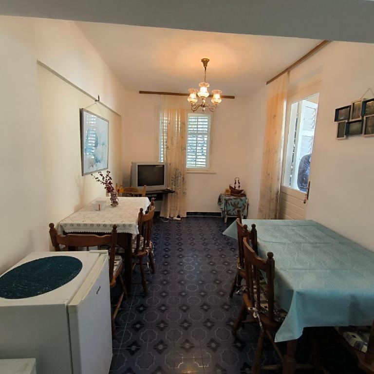 Linden Apartment - Three-Bedroom Apartment - 7