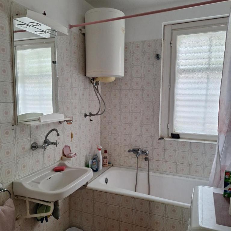 Linden Apartment - Three-Bedroom Apartment - 15