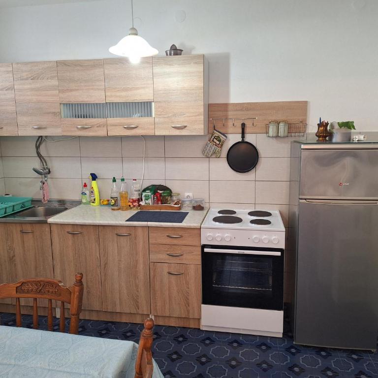 Linden Apartment - Three-Bedroom Apartment - 8