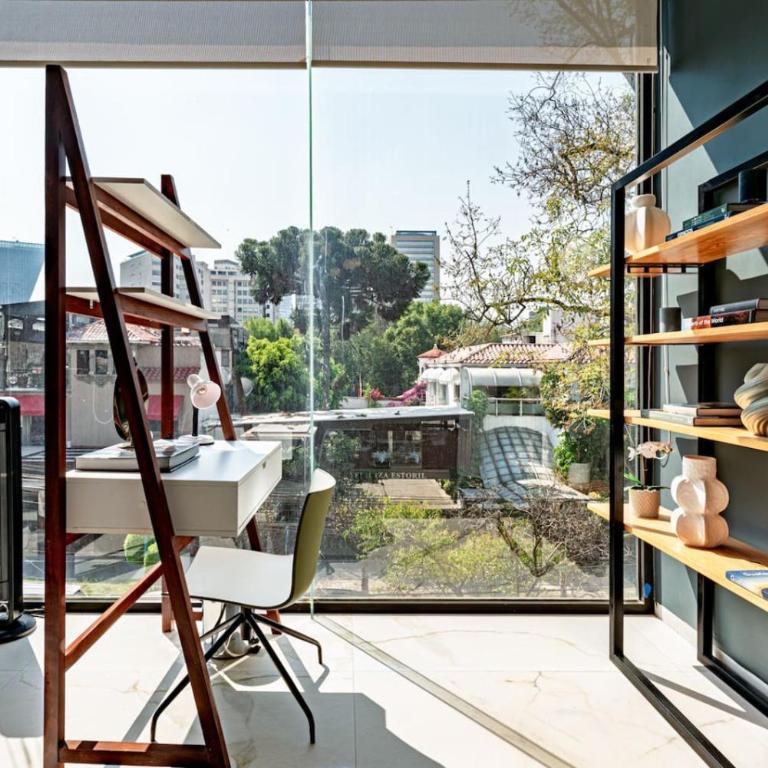 Bright Stylish Retreat with Private Balcony and WiFi - Apartamento - 4