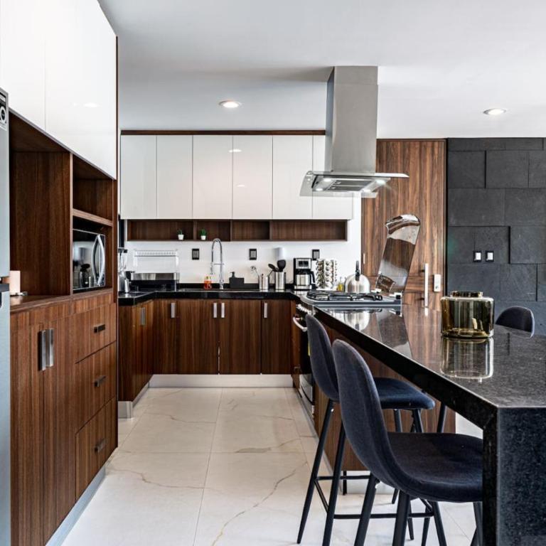 Bright Stylish Retreat with Private Balcony and WiFi - Apartamento - 30