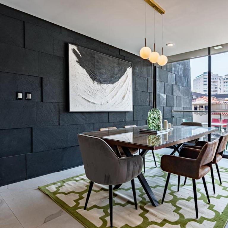 Bright Stylish Retreat with Private Balcony and WiFi - Apartamento - 33