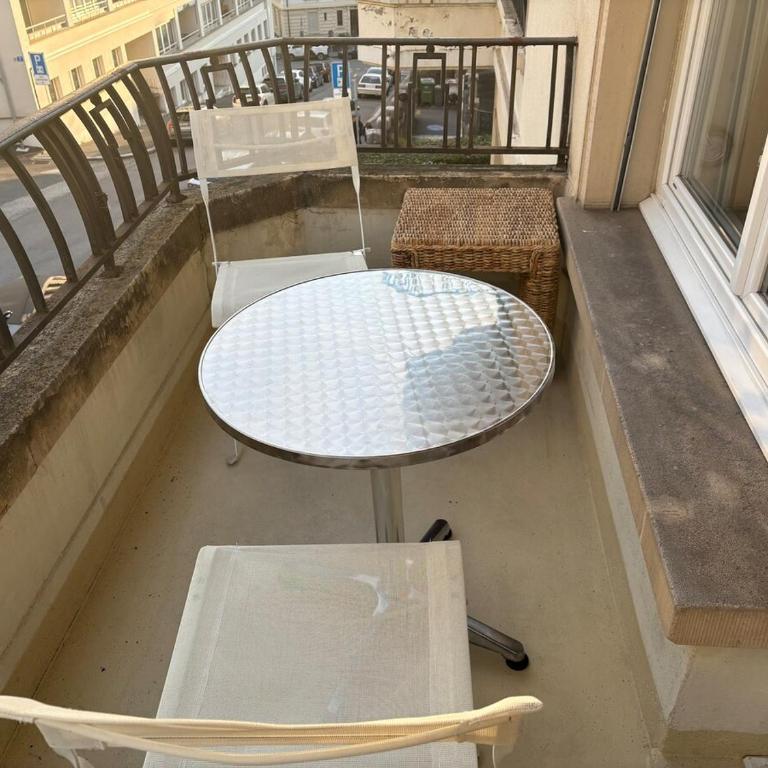 Fully Furnished down town- 5 minutes from Lausanne Train station - Apartment mit 1 Schlafzimmer - 9