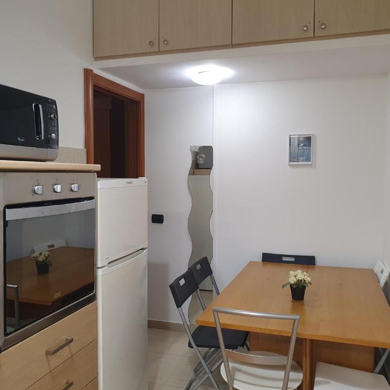 Domus Monteverde - Appartamento con 2 Camere da Letto - 30