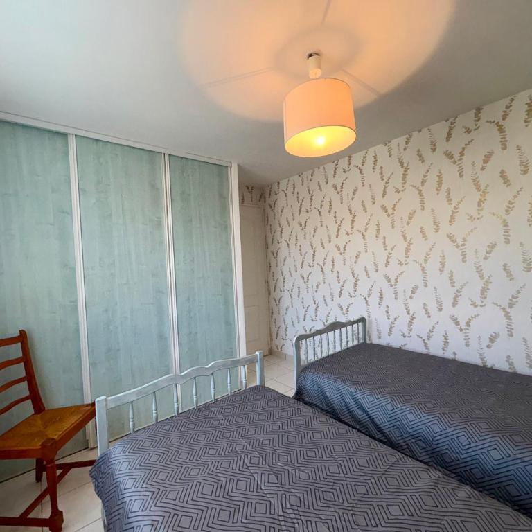 Maison 2 chambres proche plage et commerces, terrasse couverte - FR-1-323-284 - Maison de Vacances - 25