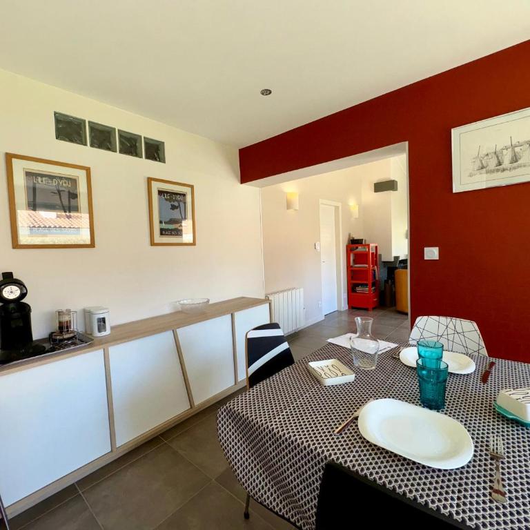 Superbe maison 4 chambres, proche plage, au calme, avec WIFI - FR-1-323-375 - Maison de Vacances - 23