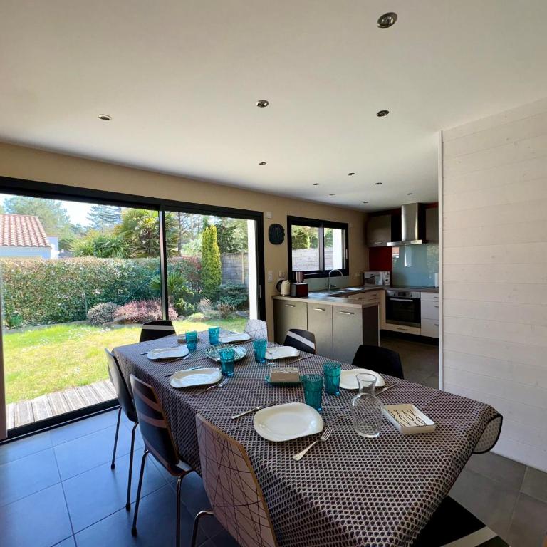 Superbe maison 4 chambres, proche plage, au calme, avec WIFI - FR-1-323-375 - Maison de Vacances - 25