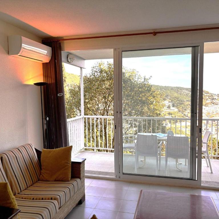 Apartamento de 2 habitaciones en L'Estartit con piscina y aire acondicionado - ES-323-13 - Apartment - 24