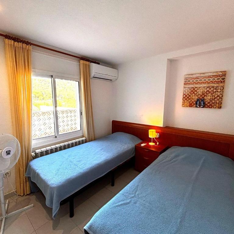Apartamento de 2 habitaciones en L'Estartit con piscina y aire acondicionado - ES-323-13 - Apartment - 27