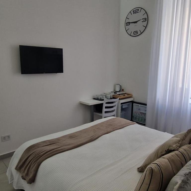 HG white - Small Double Room - 2