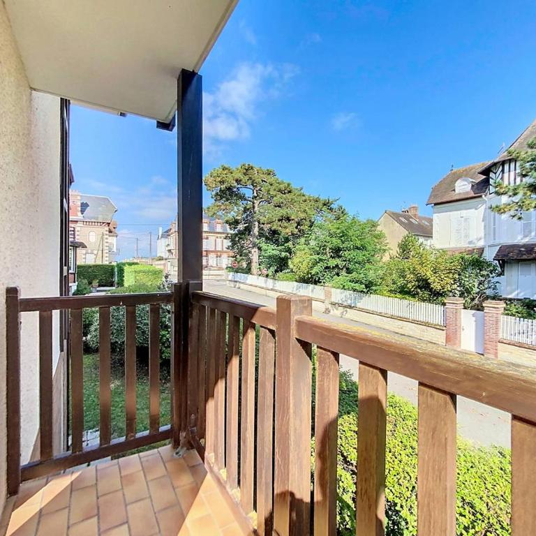 Charmant T1 avec balcon près plage et centre Cabourg - FR-1-465-126 - Apartment - 1