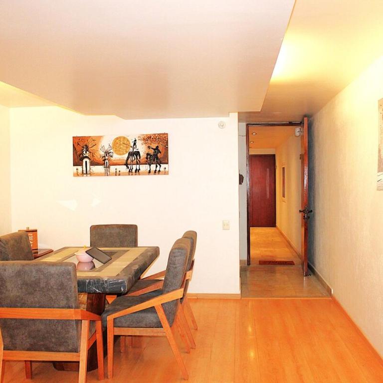 3 Recamaras, 4 camas, 2 baños, Estacionamiento - Apartamento de 3 dormitorios - 69